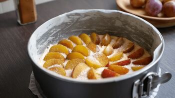 Сливовый пирог по рецепту Нью-Йорк Таймс фото 6 шага рецепта