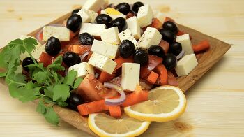 Греческий салат с брынзой фото 6 шага рецепта