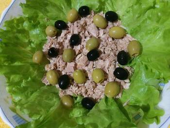 Салат с консервированным тунцом фото 3 шага рецепта