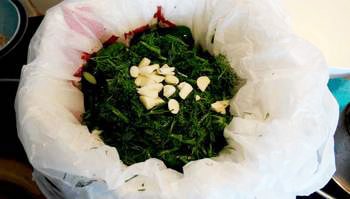 Малосольные огурцы в пакете фото 4 шага рецепта