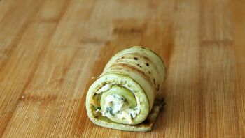 Рулеты из кабачков с чесноком фото 10 шага рецепта