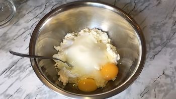 Пончики из творога фото 3 шага рецепта