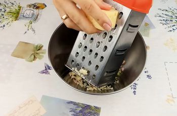 Рулет из омлета с сыром фото 3 шага рецепта