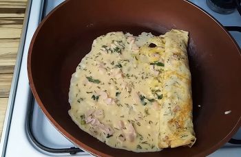 Рулет из омлета с сыром фото 9 шага рецепта