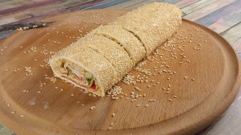 Рулет из плавленных сырков с крабовыми палочками фото 11 шага рецепта