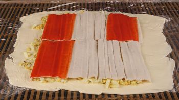 Рулет из плавленных сырков с крабовыми палочками фото 6 шага рецепта