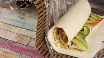 Рулет из плавленных сырков с крабовыми палочками фото 8 шага рецепта