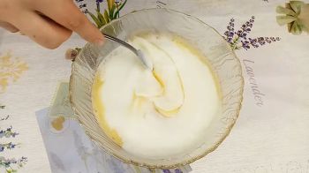 Пышные оладьи на кефире фото 4 шага рецепта