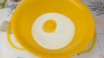 Ленивые пирожки с луком и яйцом фото 1 шага рецепта