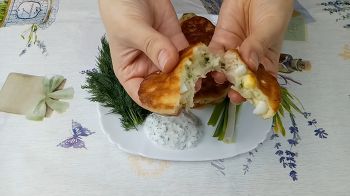 Ленивые пирожки с луком и яйцом фото 12 шага рецепта