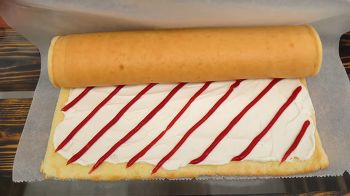 Бисквитный рулет с джемом фото 19 шага рецепта