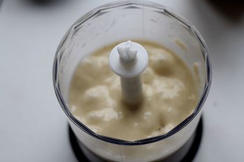 Творожная запеканка с бананом и вишней фото 1 шага рецепта