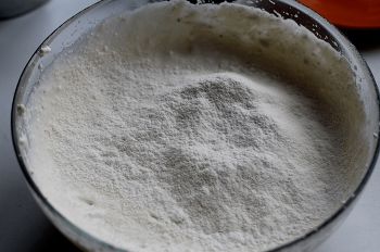 Творожная запеканка с бананом и вишней фото 4 шага рецепта