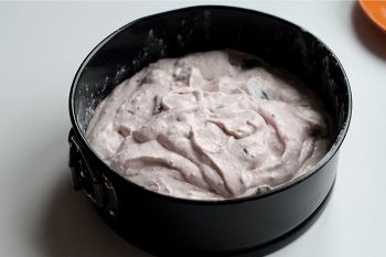 Творожная запеканка с бананом и вишней фото 6 шага рецепта