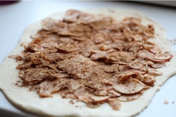 Творожный рулет с яблоками фото 6 шага рецепта