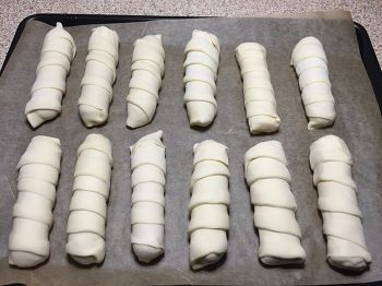 Сосиски в слоеном бездрожжевом тесте фото 5 шага рецепта