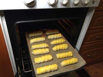 Сосиски в слоеном бездрожжевом тесте фото 7 шага рецепта