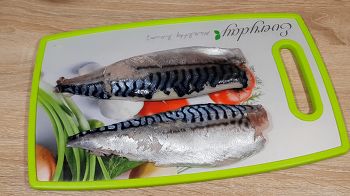 Запеченная скумбрия в фольге фото 2 шага рецепта