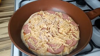 Пицца на сковороде со сметаной фото 10 шага рецепта