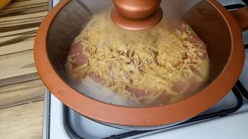 Пицца на сковороде со сметаной фото 11 шага рецепта