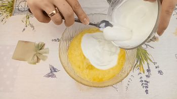 Пицца на сковороде со сметаной фото 2 шага рецепта