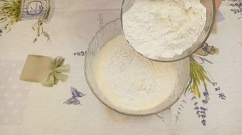 Пицца на сковороде со сметаной фото 3 шага рецепта