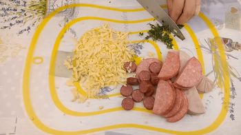 Пицца на сковороде со сметаной фото 6 шага рецепта