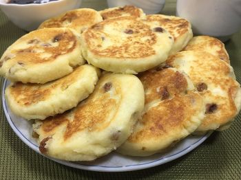 Сырники с манкой и изюмом фото 7 шага рецепта