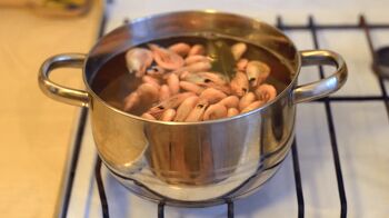 Крабовый салат с креветками фото 1 шага рецепта