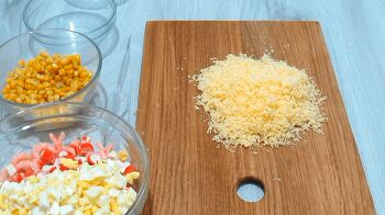 Крабовый салат с креветками фото 5 шага рецепта