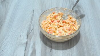 Крабовый салат с креветками фото 8 шага рецепта