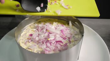 Селедка под шубой с яблоками фото 13 шага рецепта