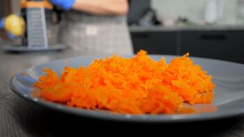 Селедка под шубой с яблоками фото 2 шага рецепта