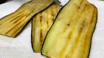 Рулетики из баклажанов фото 5 шага рецепта