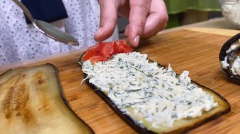 Рулетики из баклажанов фото 7 шага рецепта