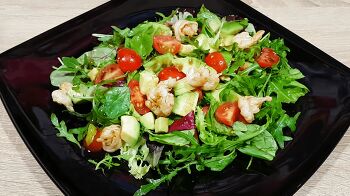 Салат с креветками и авокадо фото 9 шага рецепта