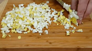 Салат с крабовыми палочками и креветками фото 2 шага рецепта