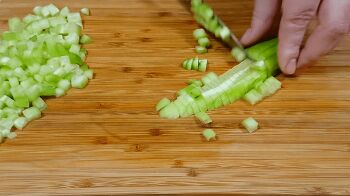 Салат с крабовыми палочками и креветками фото 3 шага рецепта