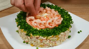 Салат с крабовыми палочками и креветками фото 8 шага рецепта