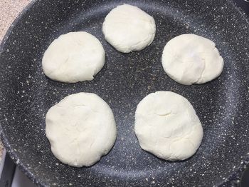 Простые сырники из творога фото 5 шага рецепта