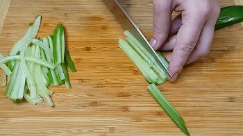 Салат с красной рыбой и авокадо фото 2 шага рецепта