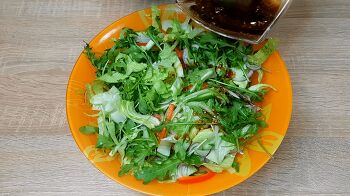 Салат с красной рыбой и авокадо фото 7 шага рецепта