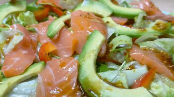 Салат с красной рыбой и авокадо фото 8 шага рецепта