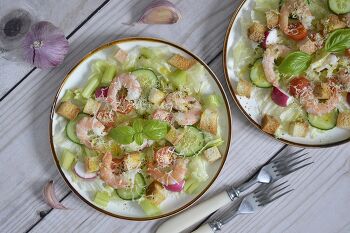 Салат с креветками, редисом и помидорами черри фото 11 шага рецепта