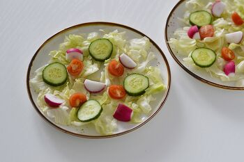 Салат с креветками, редисом и помидорами черри фото 5 шага рецепта