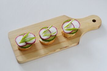 Бутерброды с огурцом и редисом фото 5 шага рецепта