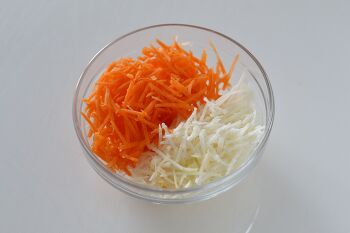 Салат из моркови, кольраби и зёрен граната фото 3 шага рецепта