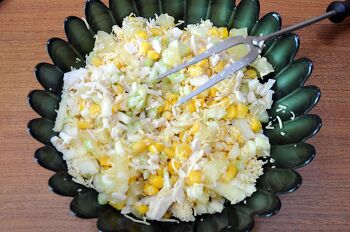 Салат из курицы с ананасом и сельдереем фото 7 шага рецепта