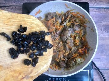 Паштет из куриной печени с грецкими орехами и черносливом фото 5 шага рецепта