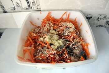 Салат по-корейски из свежей селедки фото 6 шага рецепта